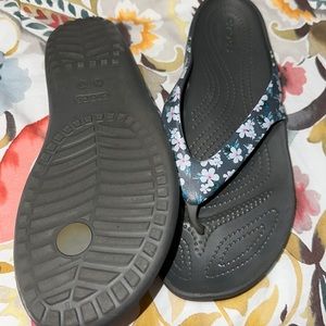Crocs flip-flops women’s 10